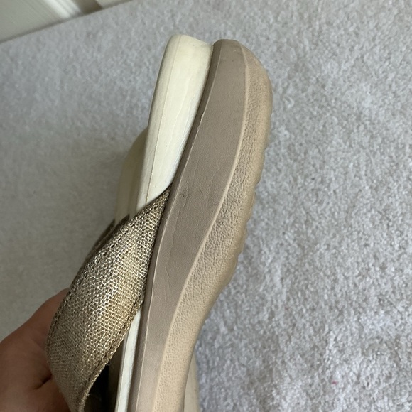 CROCS Women's Beige Sandals - Picture 8 of 11